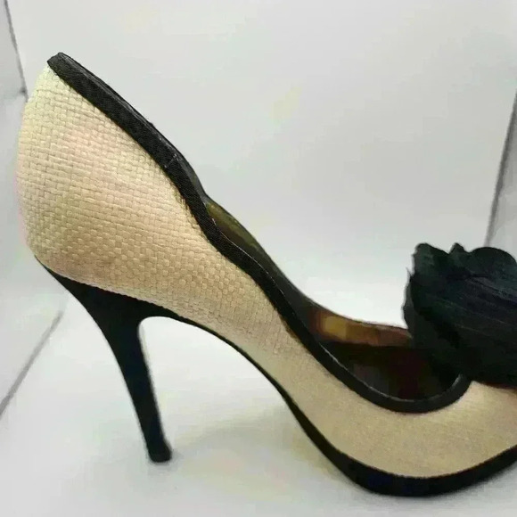 Beverly Feldman tan and black high heels - Picture 10 of 10